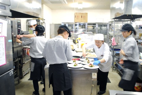 女性スタッフ企画 バレンタインランチ